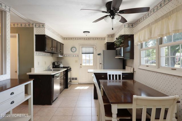 7 Parkview Drive, Hazlet, NJ 07730
