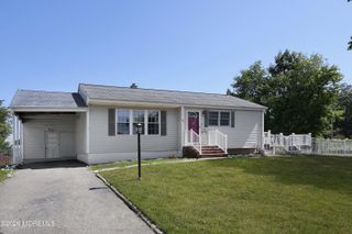 7 Parkview Drive, Hazlet, NJ 07730