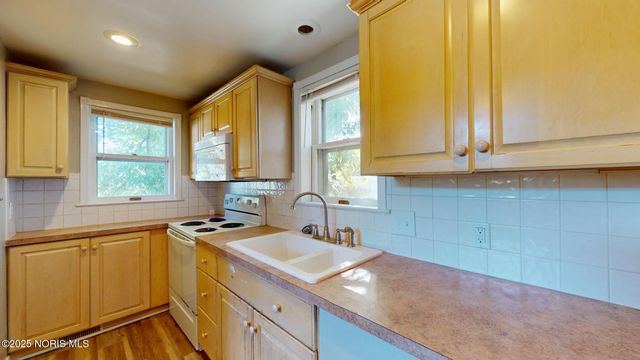 819 Geneva Avenue, Toledo, OH 43609