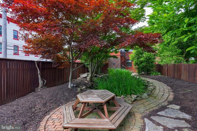 4 S 4TH ST, Lebanon, PA 17042