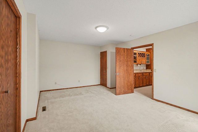17703 Landmark Court, Lakeville, MN 55044
