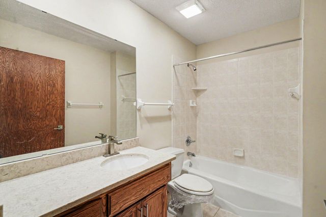 17703 Landmark Court, Lakeville, MN 55044