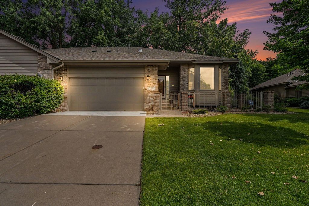 17703 Landmark Court, Lakeville, MN 55044