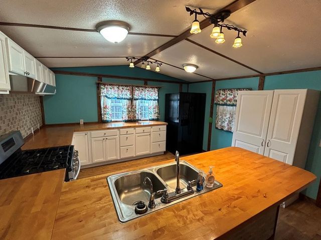 1135 Old Homestead Rd, Big Sandy, TN 38221