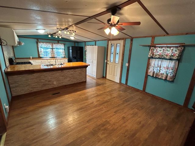 1135 Old Homestead Rd, Big Sandy, TN 38221