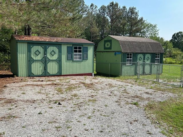 1135 Old Homestead Rd, Big Sandy, TN 38221