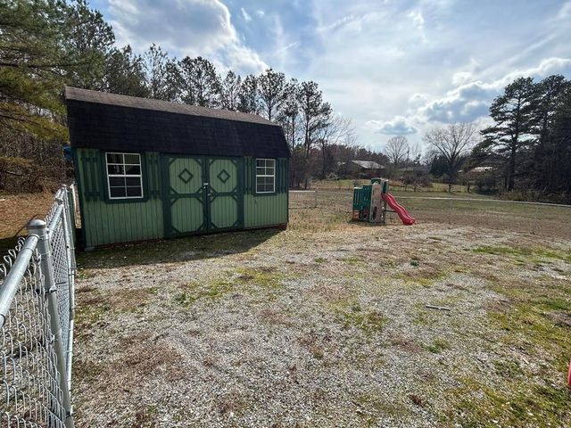 1135 Old Homestead Rd, Big Sandy, TN 38221