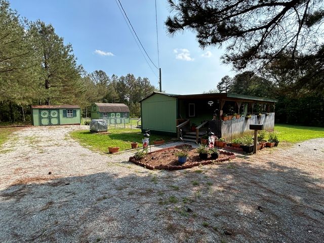 1135 Old Homestead Rd, Big Sandy, TN 38221