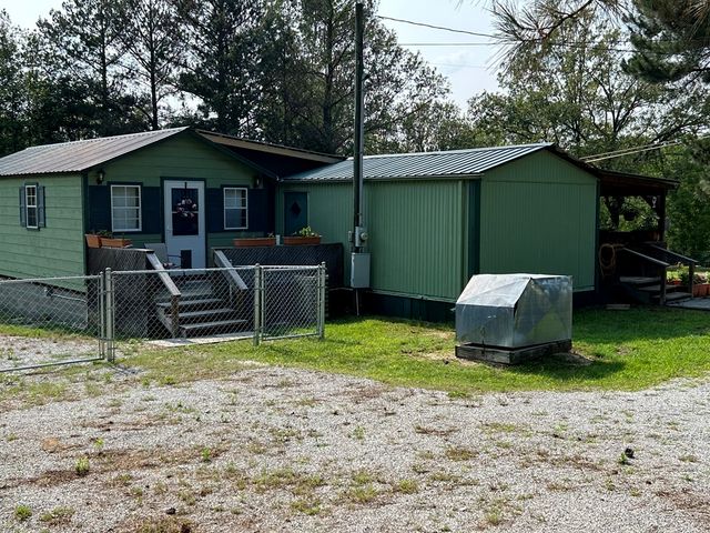 1135 Old Homestead Rd, Big Sandy, TN 38221