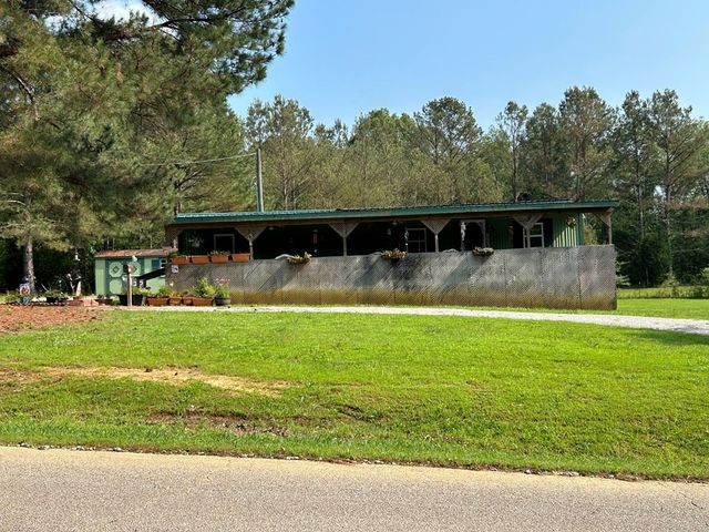 1135 Old Homestead Rd, Big Sandy, TN 38221