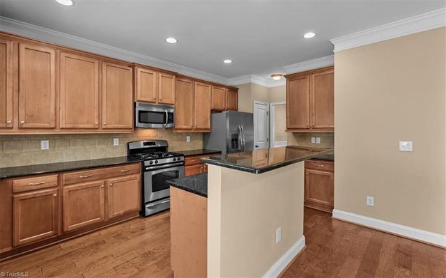289 Water Lily Circle, Winston-salem, NC 27107