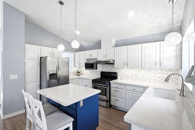 1136 Westbury Circle, Eagan, MN 55123