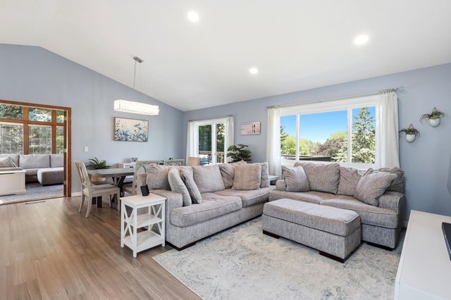 1136 Westbury Circle, Eagan, MN 55123