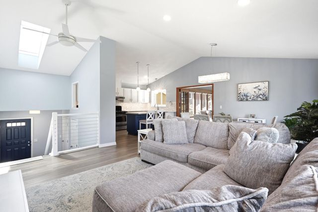 1136 Westbury Circle, Eagan, MN 55123