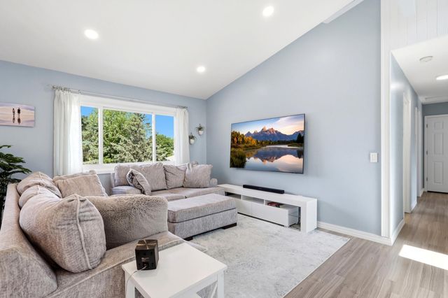 1136 Westbury Circle, Eagan, MN 55123