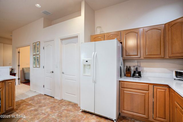 56 N Cape Royal Drive, Green Valley, AZ 85614