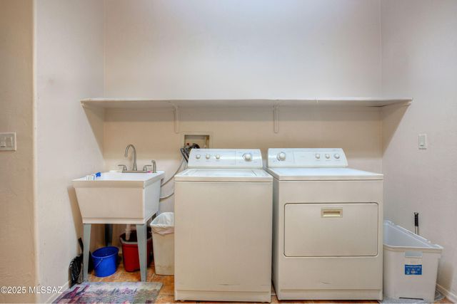 56 N Cape Royal Drive, Green Valley, AZ 85614