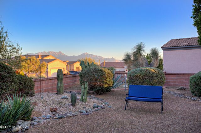 56 N Cape Royal Drive, Green Valley, AZ 85614