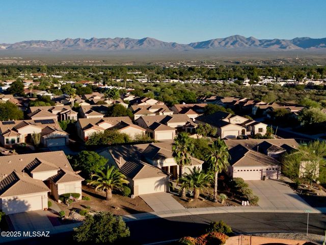 56 N Cape Royal Drive, Green Valley, AZ 85614