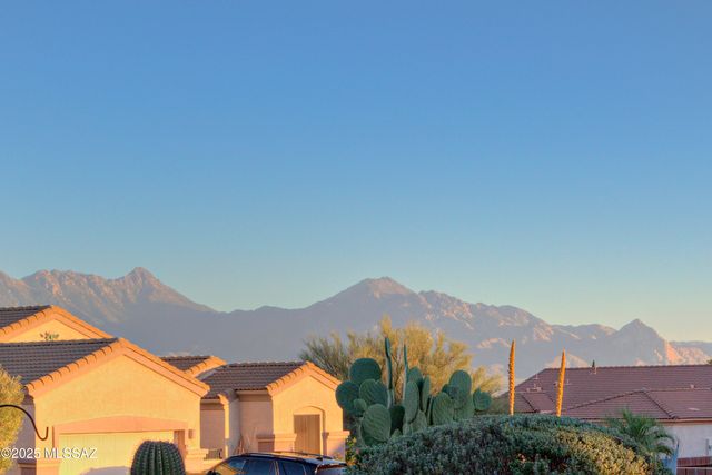 56 N Cape Royal Drive, Green Valley, AZ 85614