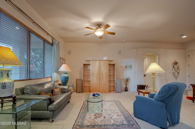 56 N Cape Royal Drive, Green Valley, AZ 85614