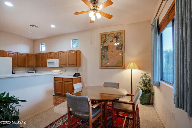 56 N Cape Royal Drive, Green Valley, AZ 85614