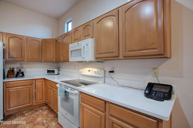 56 N Cape Royal Drive, Green Valley, AZ 85614