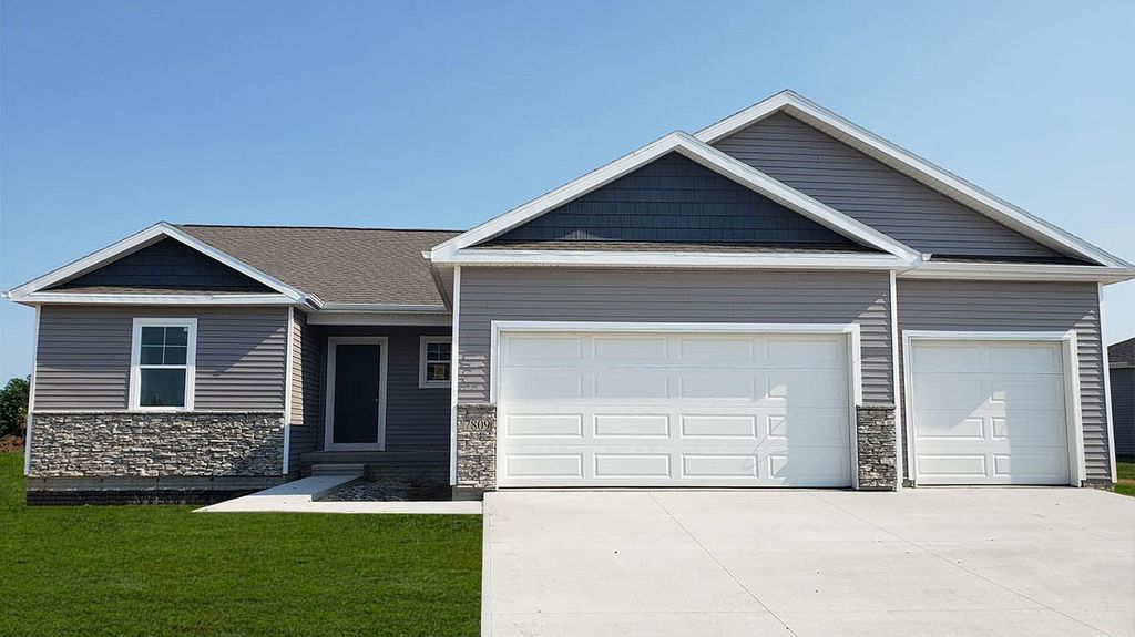 14531 Ironwood Court, Urbandale, IA 50111