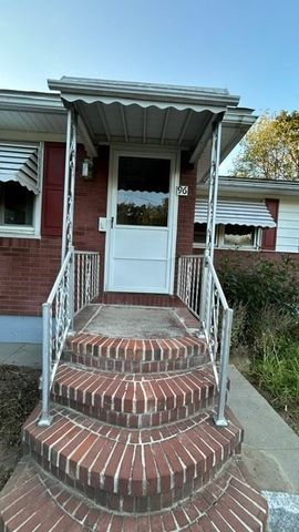 96 Cheever Avenue, Dracut, MA 01826