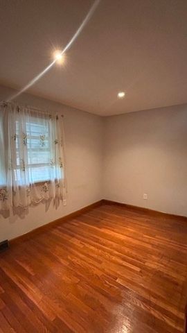 96 Cheever Avenue, Dracut, MA 01826