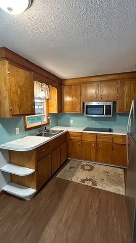 96 Cheever Avenue, Dracut, MA 01826