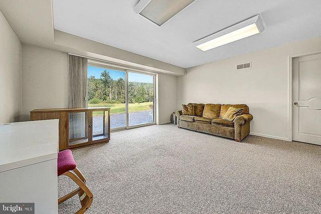 48 FIDDLERS CREEK RD, Titusville, NJ 08560