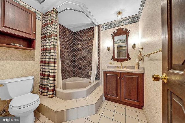 48 FIDDLERS CREEK RD, Titusville, NJ 08560