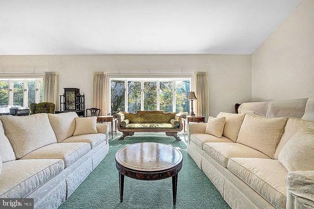 48 FIDDLERS CREEK RD, Titusville, NJ 08560