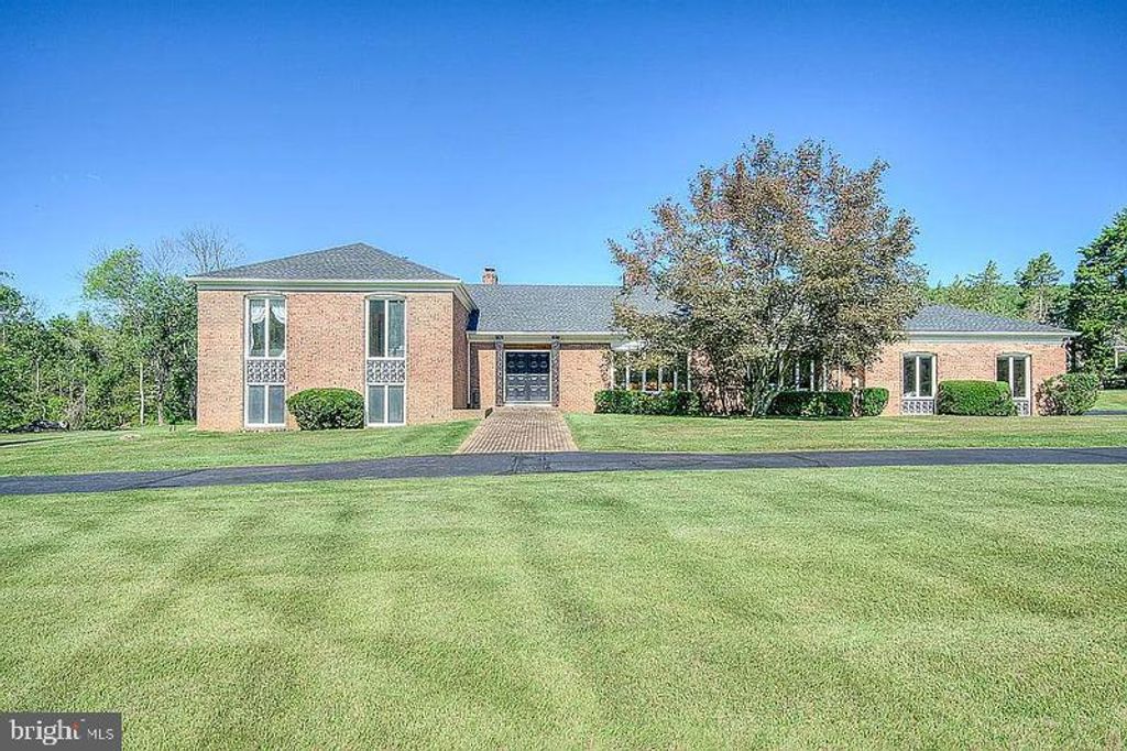 48 FIDDLERS CREEK RD, Titusville, NJ 08560