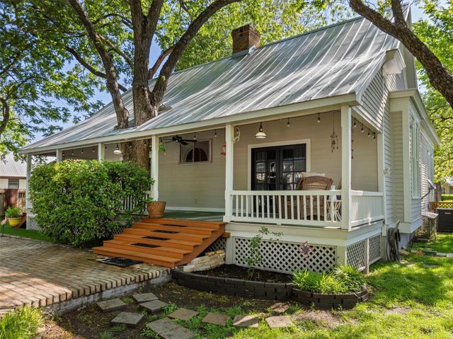 1402 Pecan ST, Bastrop, TX 78602