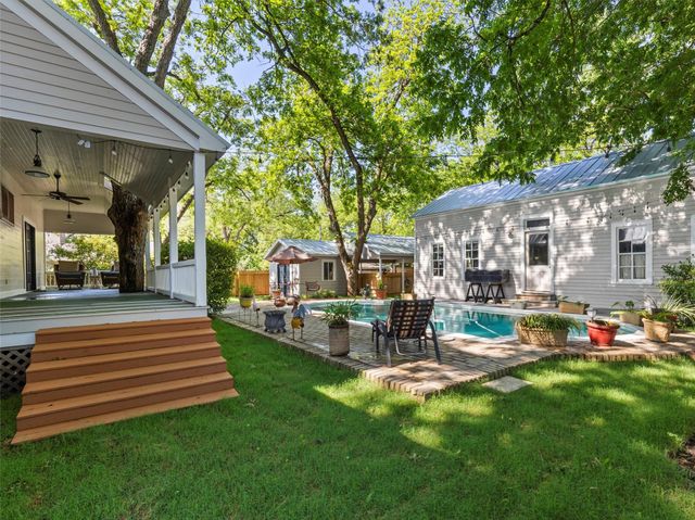 1402 Pecan ST, Bastrop, TX 78602