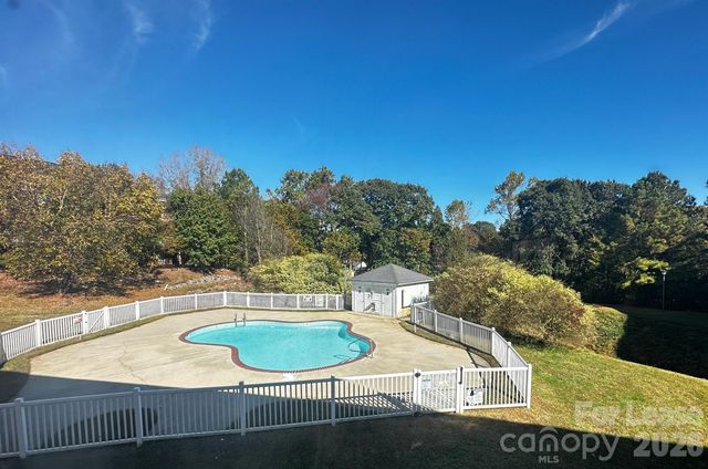 8913 Meadow Vista Road, Charlotte, NC 28213