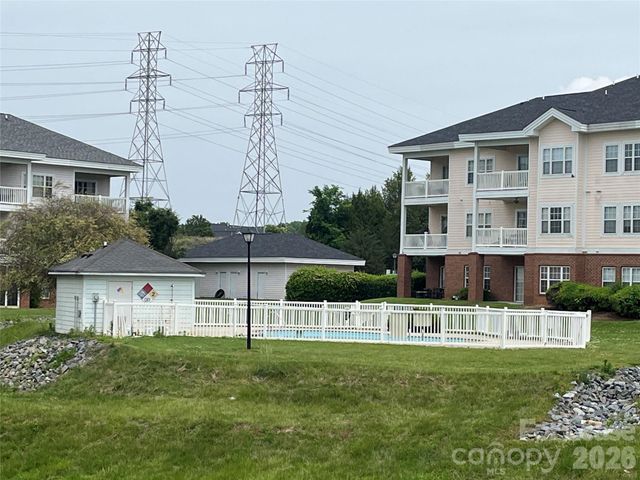 8913 Meadow Vista Road, Charlotte, NC 28213