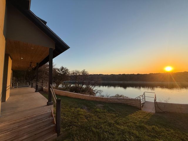 24423 Pedernales DR, Spicewood, TX 78669