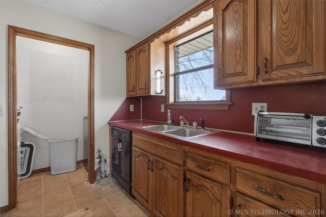 5255 N 430 Road, Pryor, OK 74361