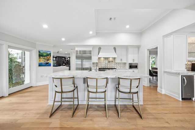 4630 S Lindhurst Avenue, Dallas, TX 75229