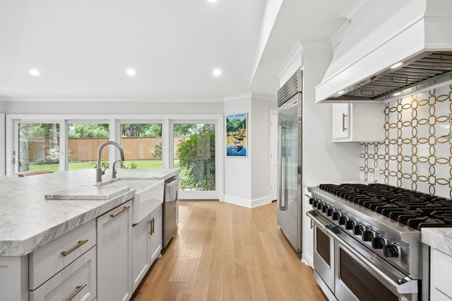 4630 S Lindhurst Avenue, Dallas, TX 75229