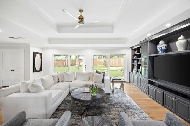 4630 S Lindhurst Avenue, Dallas, TX 75229