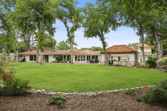 4630 S Lindhurst Avenue, Dallas, TX 75229