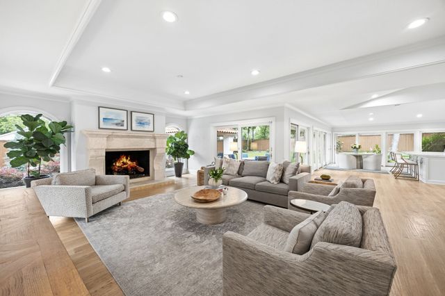 4630 S Lindhurst Avenue, Dallas, TX 75229