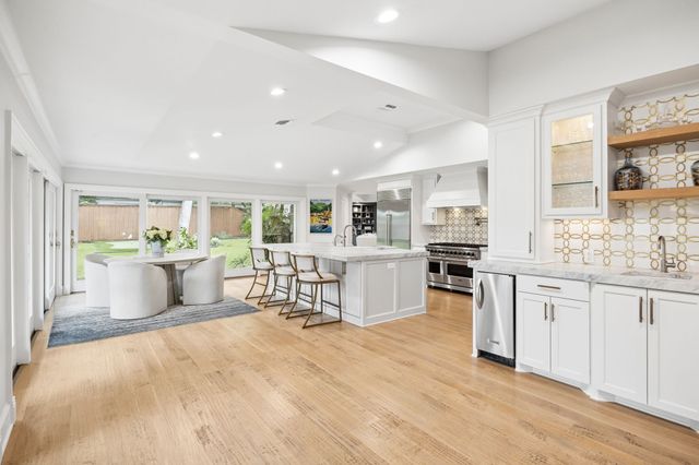 4630 S Lindhurst Avenue, Dallas, TX 75229