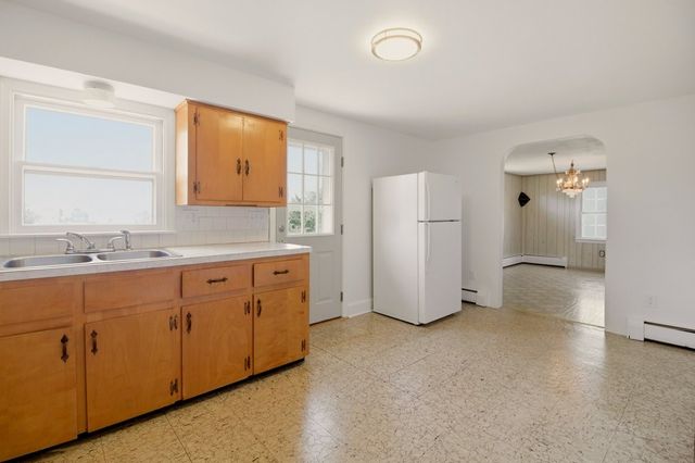 55 Mixter Street, Middletown, RI 02842