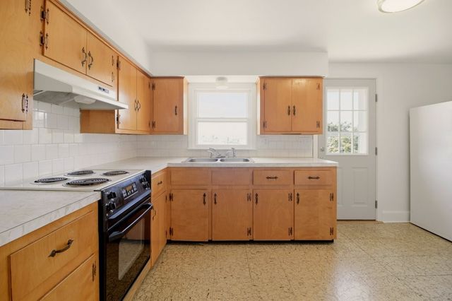 55 Mixter Street, Middletown, RI 02842