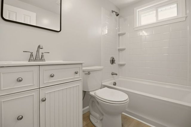 55 Mixter Street, Middletown, RI 02842
